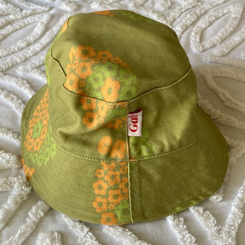 Lisa Says Gah bucket hat